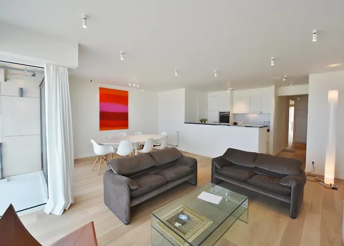 In Duinbergen Near Sailing Club * Кнокке-Хейст